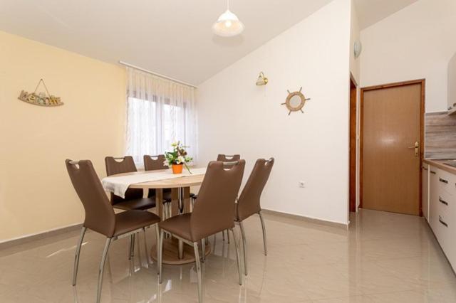Apartments Marinko バスカ エクステリア 写真